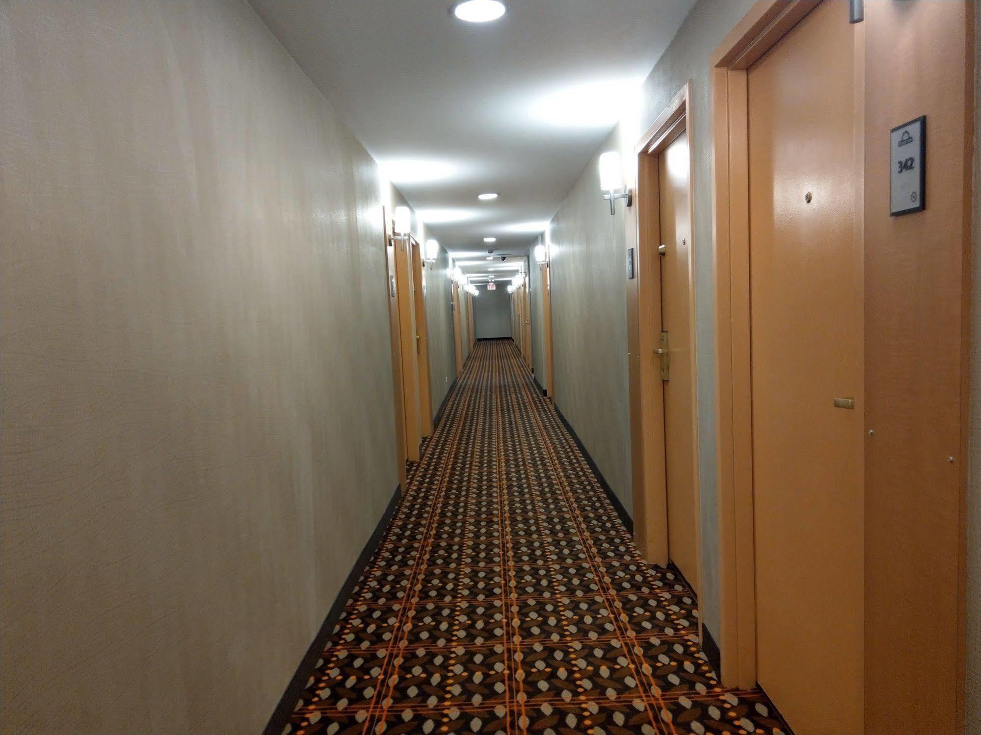 Days By Wyndham Downtown Hotel