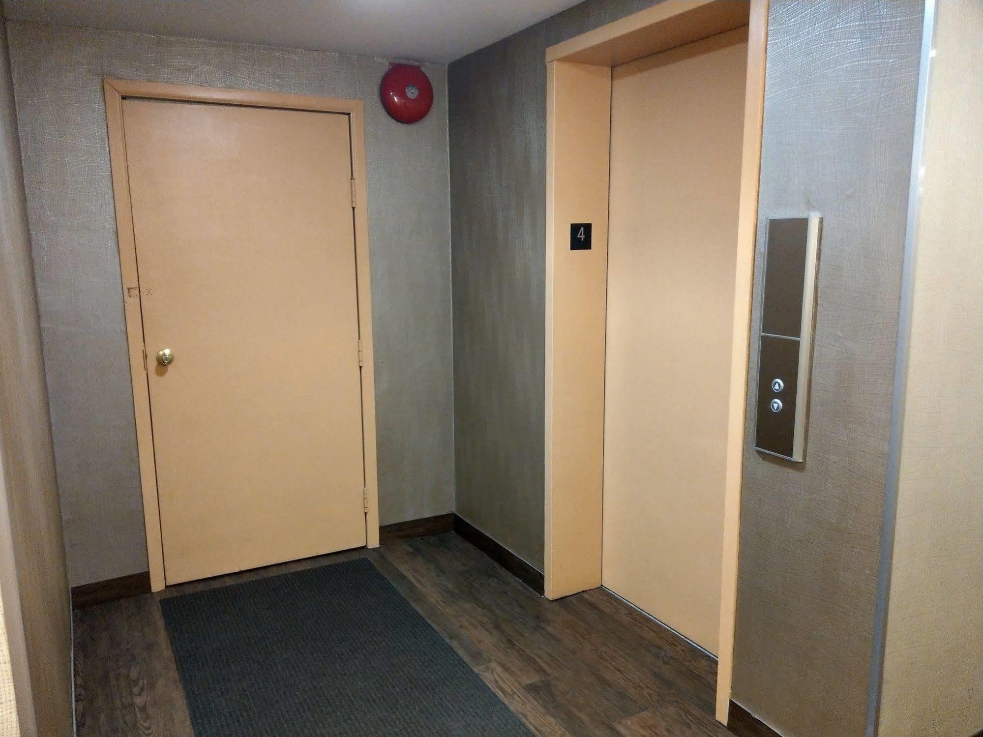 Days By Wyndham Downtown 3* Edmonton
